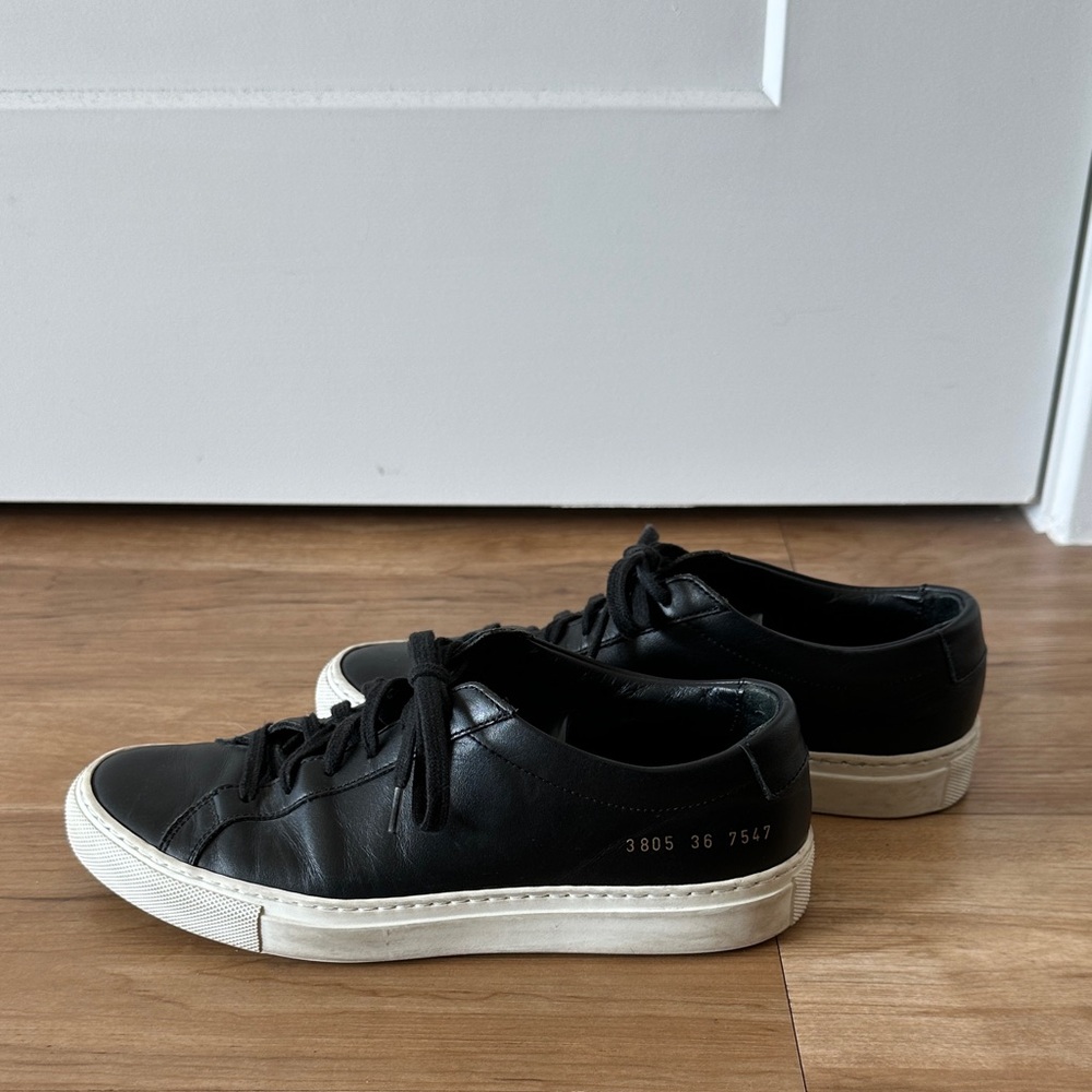 Common Projects Women’s size 7 low rise leather sneakers